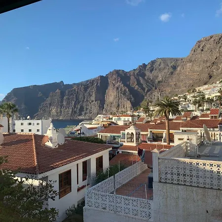 Cosy In Santa Cruz De Tenerife With A View Acantilado de los Gigantes